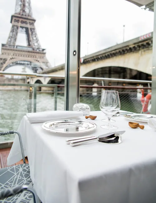 Ducasse sur Seine — atmosphere