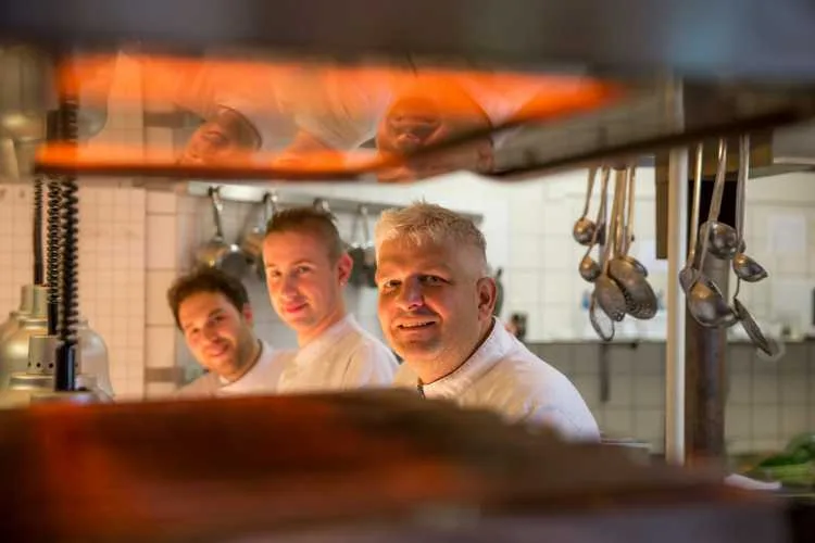 Hostellerie Schuddebeurs — kitchen