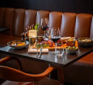 Vox Brasserie & Bar (Hilton Hotel) — atmosphere