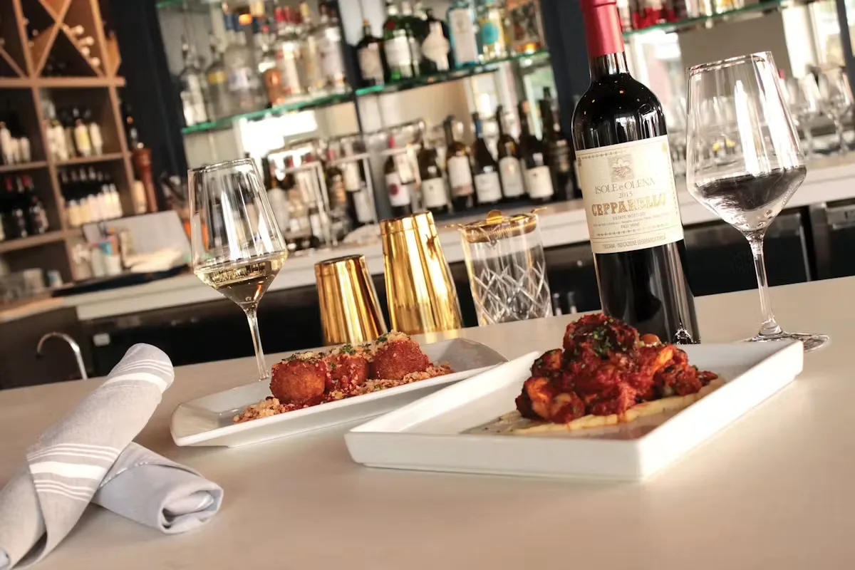 Savi Cucina + Wine Bar — photo 9
