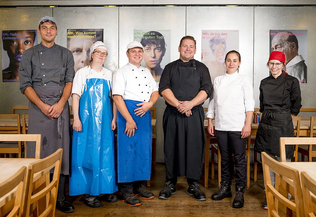 Conviva im Blauen Haus — kitchen