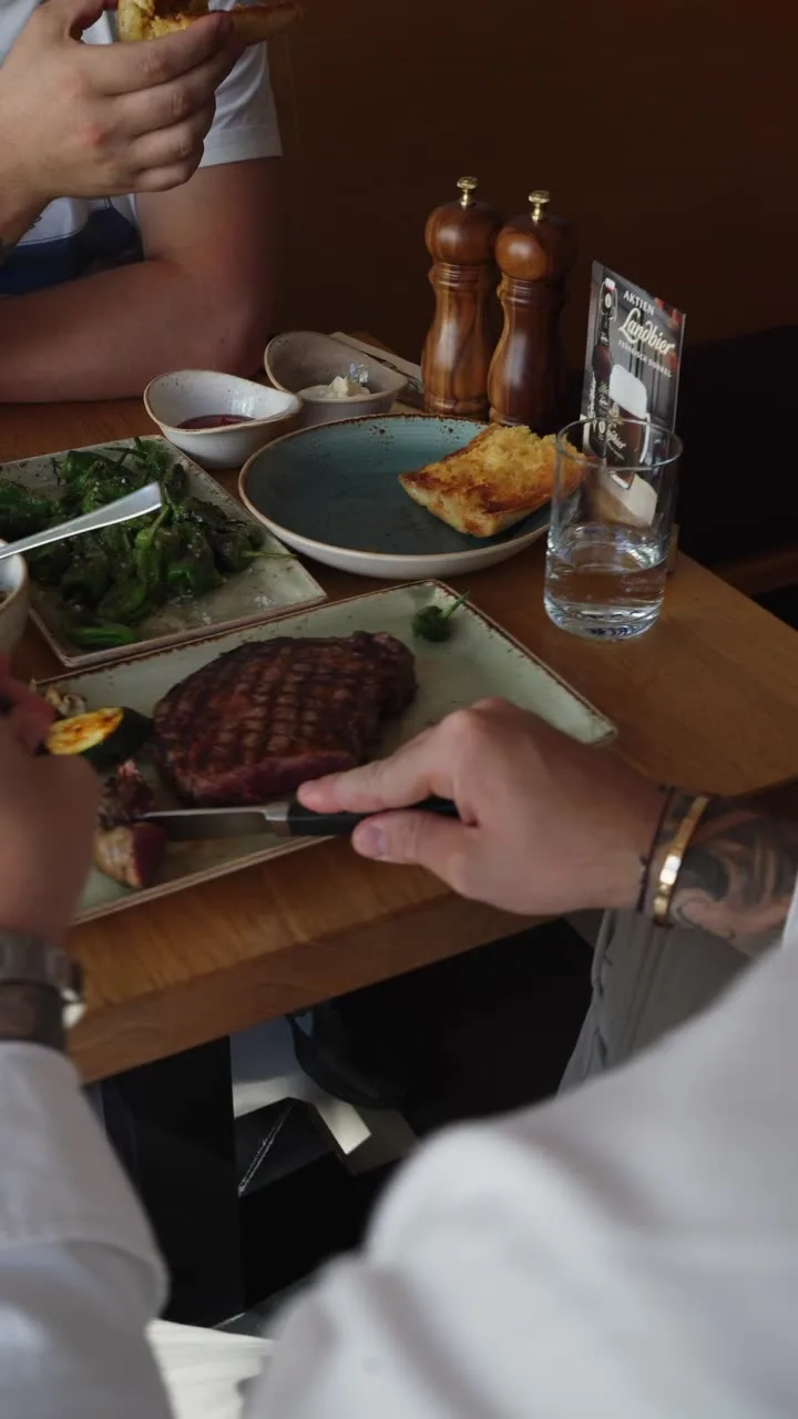 Estancia Steaks — atmosphere