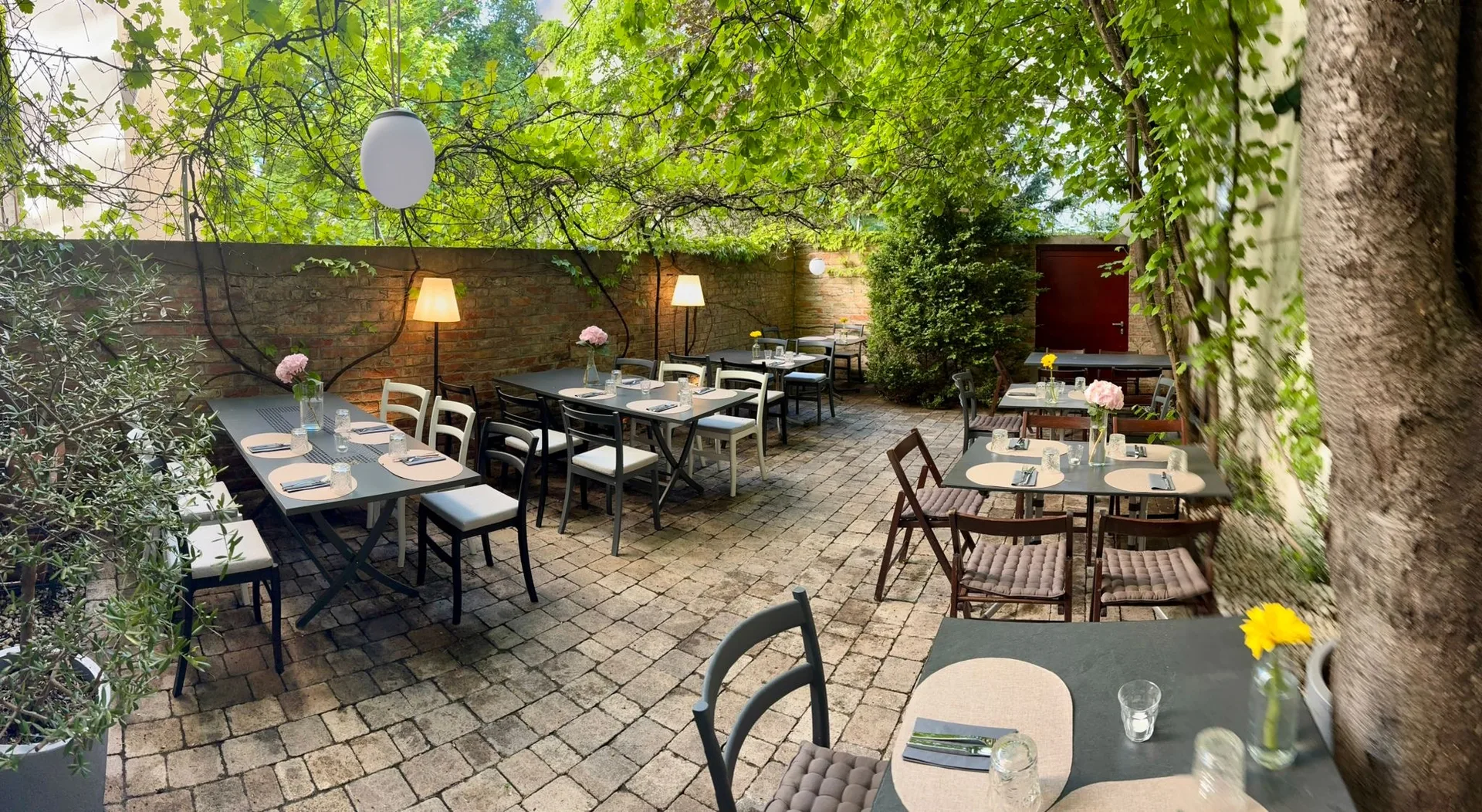 Nido Bistro — atmosphere