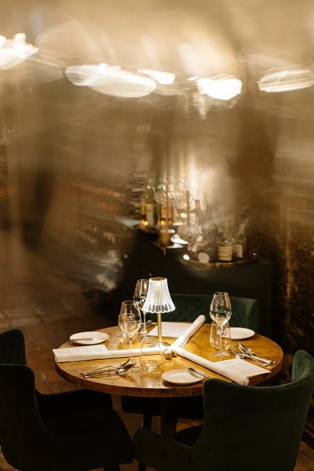 Le Bon Vivant — atmosphere