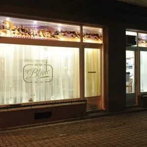 BISTRO BLANC — atmosphere