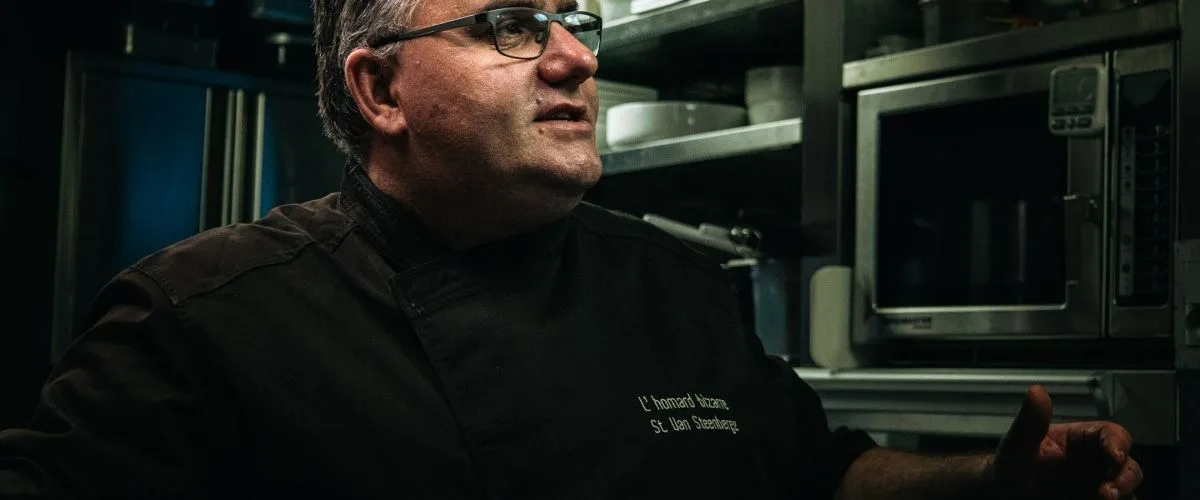 L'homard Bizarre — kitchen