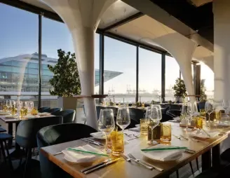 am kai | restaurnt. seafood. drinks. elbblick — photo 14