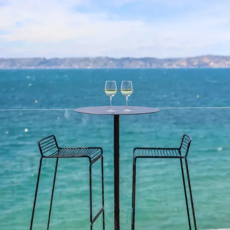 Les Bords de Mer — atmosphere
