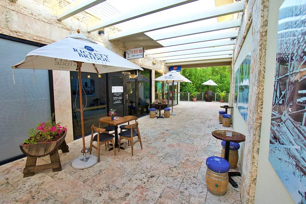 Le Petit Bar — photo 23