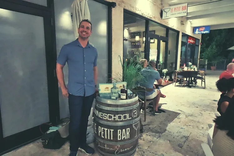 Le Petit Bar — photo 14