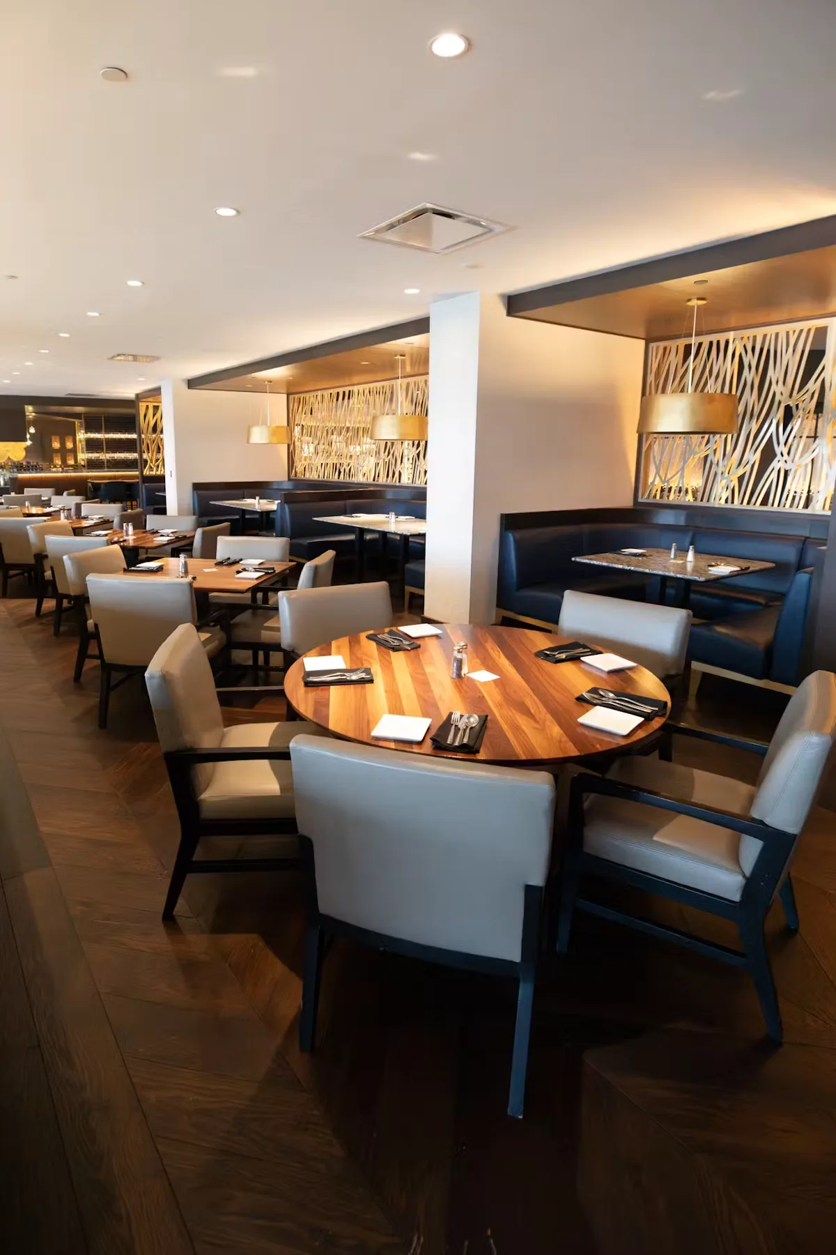 Kahill's Chophouse — photo 4