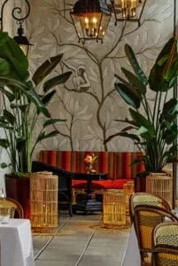 Le Colonial — atmosphere