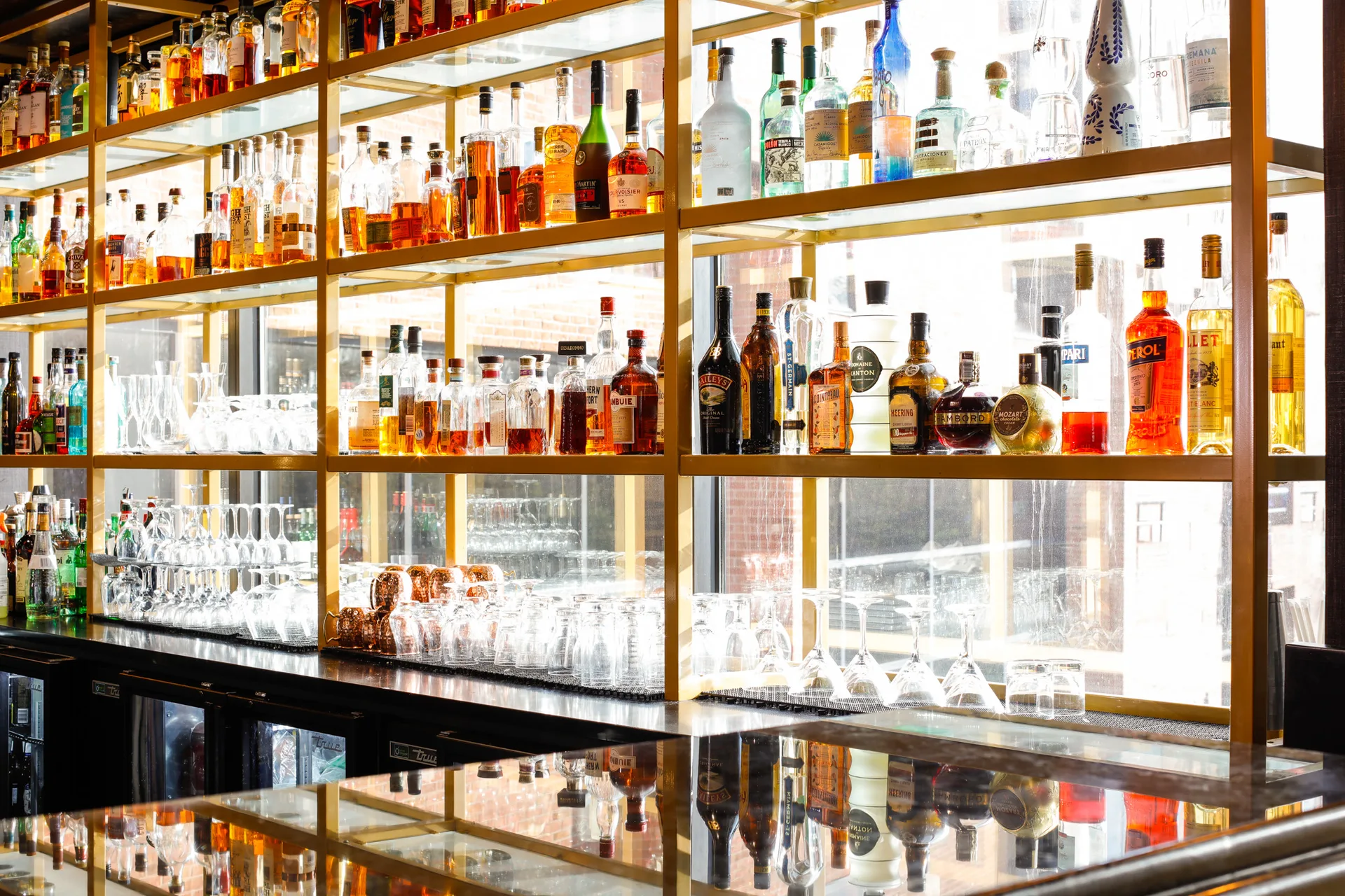 Horizons Modern Kitchen + Wine Bar — photo 8