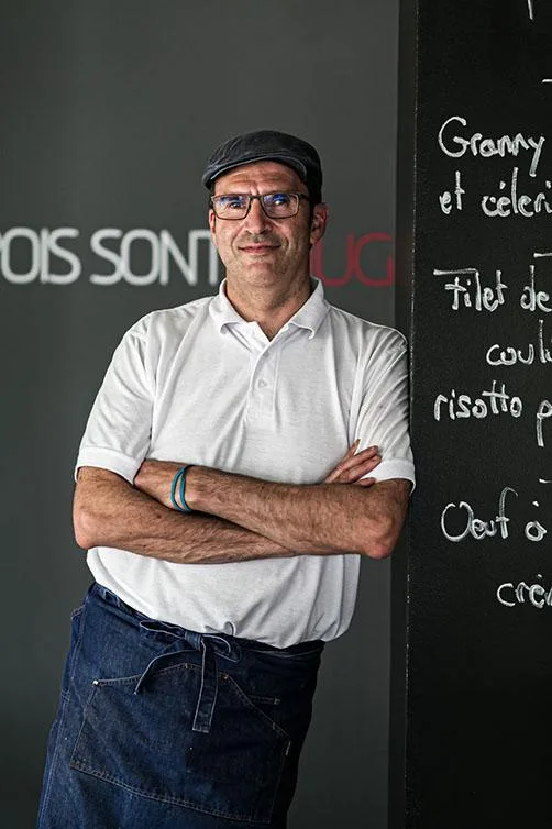Des Petits Pois Sont Rouges — kitchen