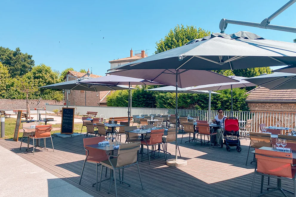 L'Éclat de Pierre, Lyon