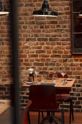 L'Improbable — atmosphere