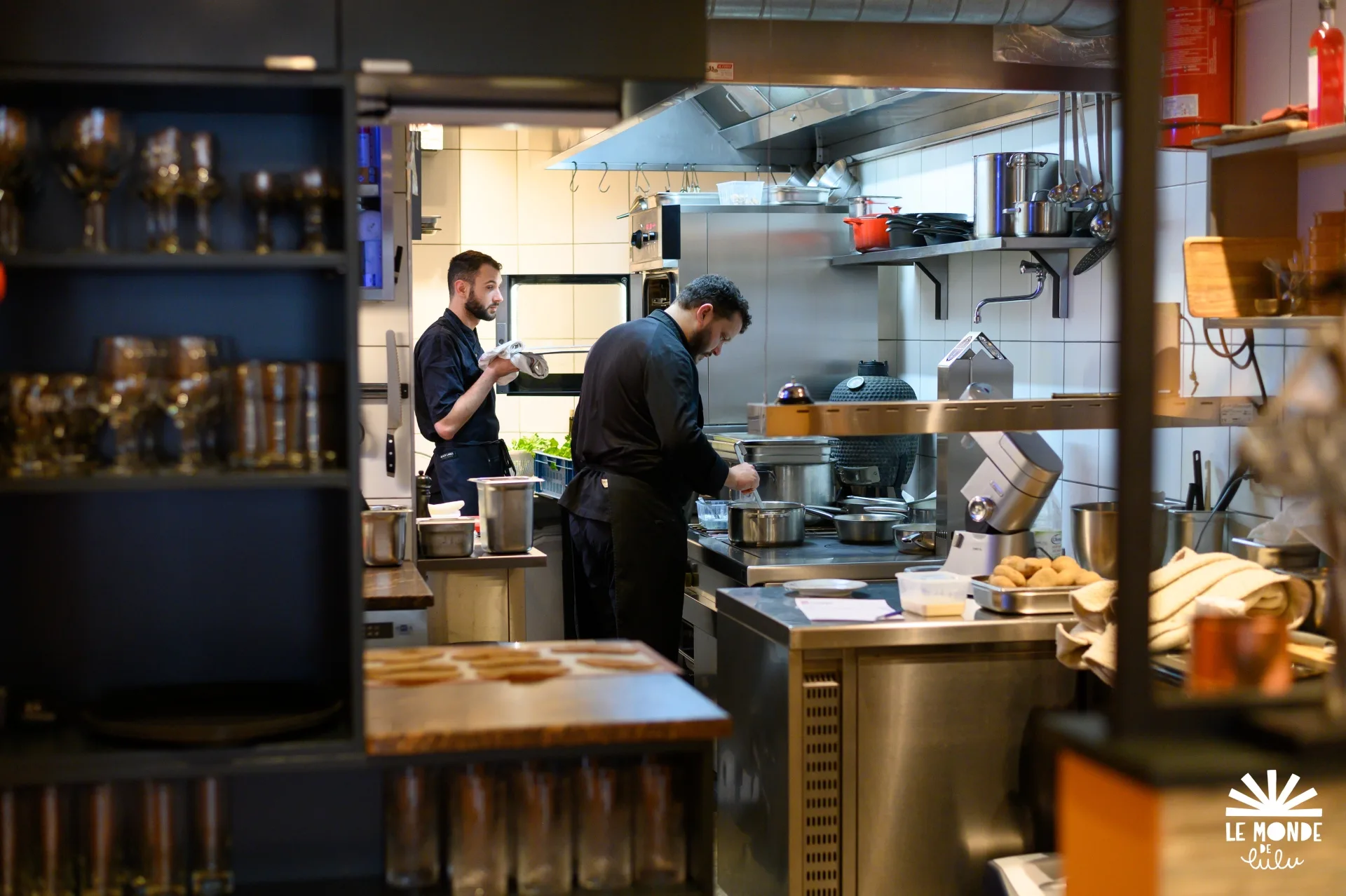 Au Dos de la Cuillère — kitchen