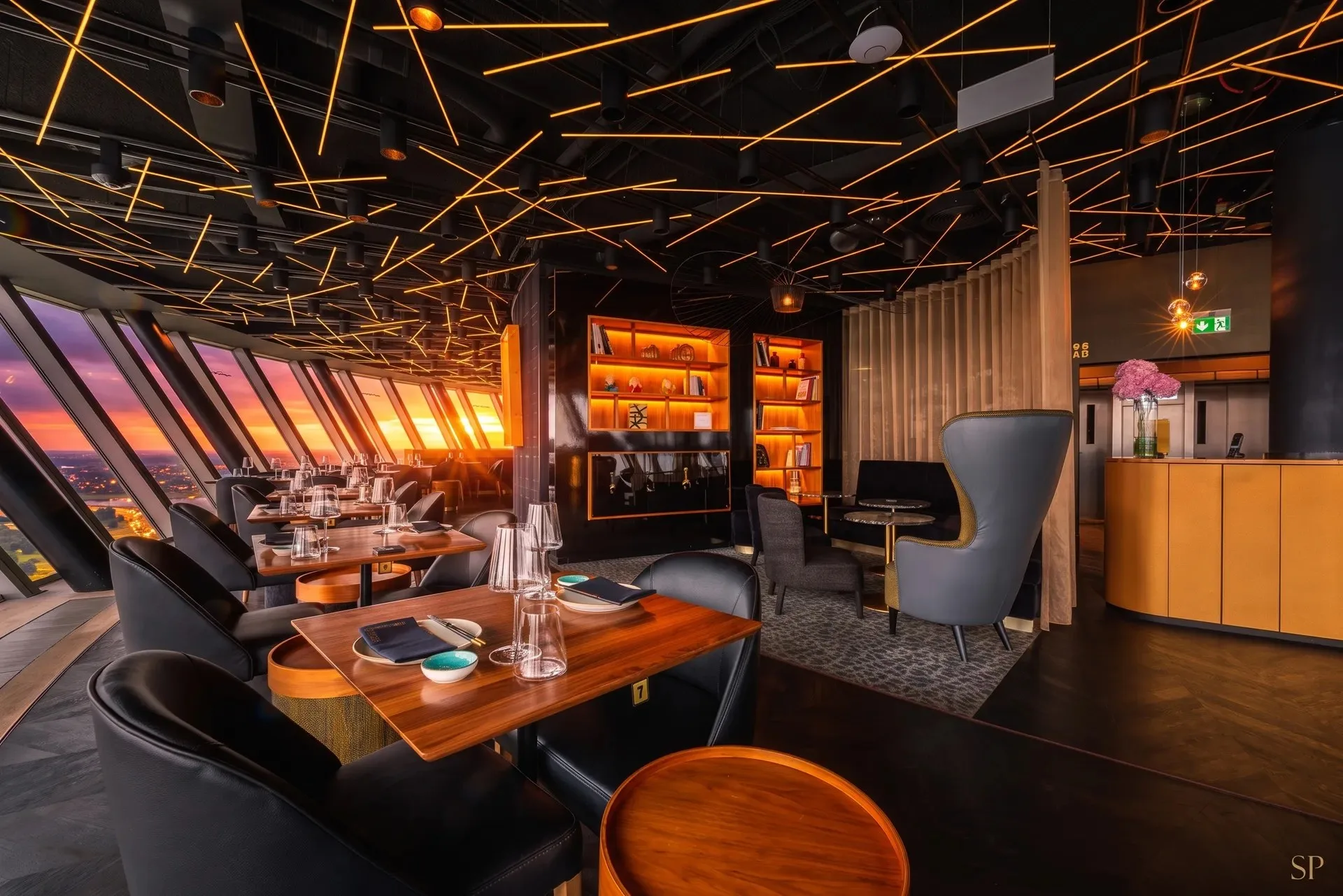 QOMO Restaurant &amp; Bar — photo 13
