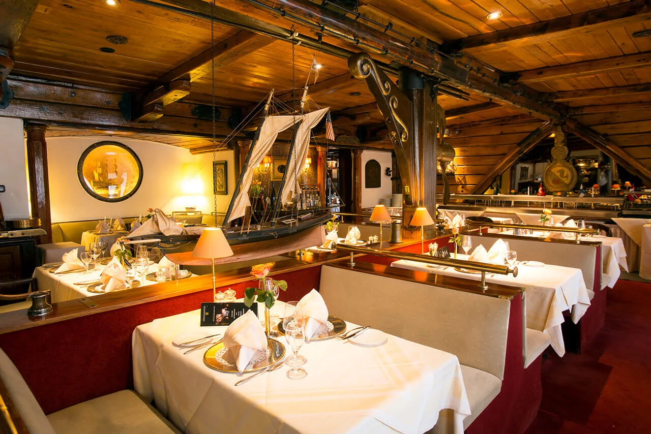 Natusch Fischereihafen-Restaurant — atmosphere