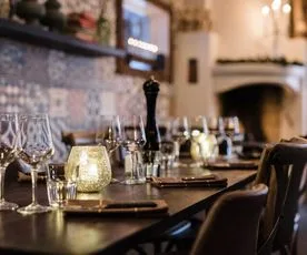Gustav Grill & Bar, Mora