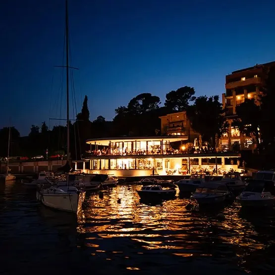 Yacht Club — photo 11