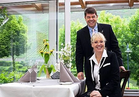 Villa's Wine & Dine, Reil