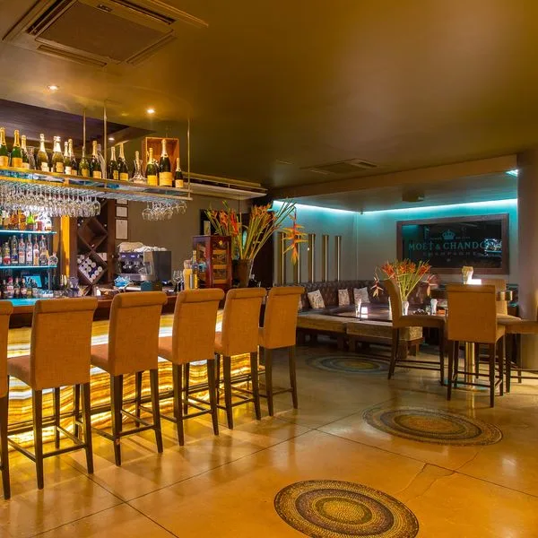 The Cliff Bar & Grill — atmosphere