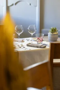 Au Relais des Ménétriers — atmosphere