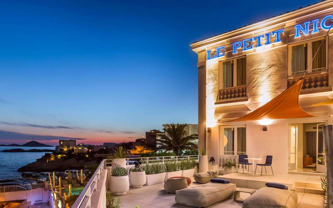 Le Petit Nice — atmosphere