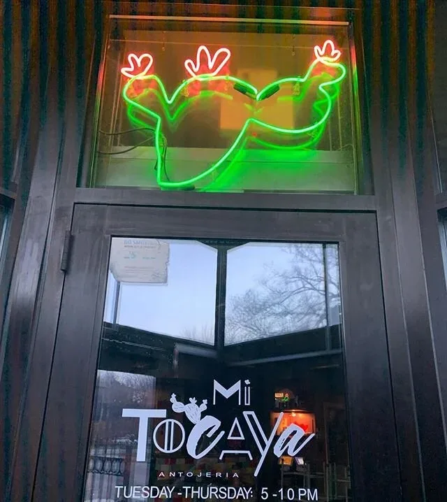 Mi Tocaya — atmosphere