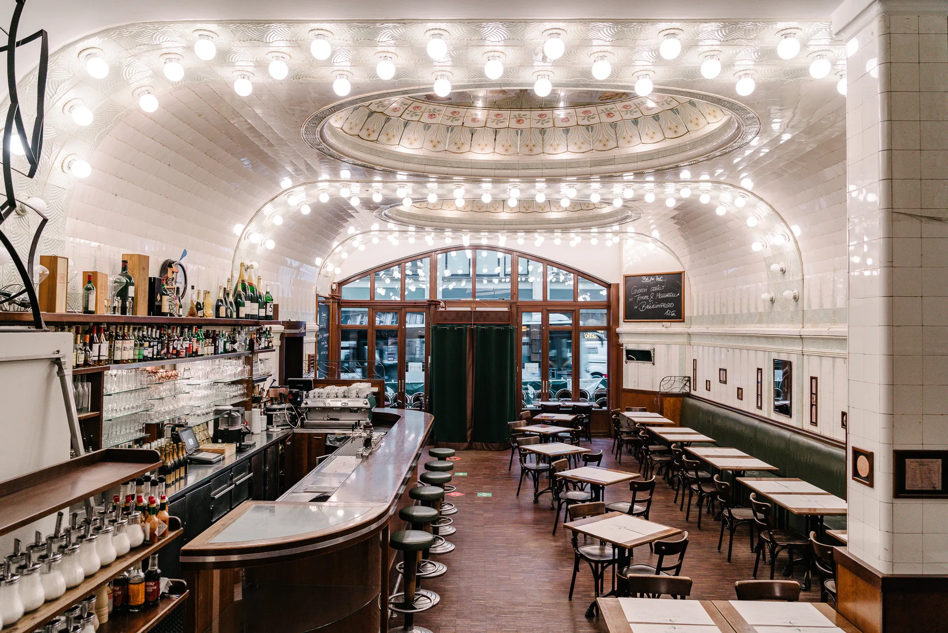 Café Paris — photo 30
