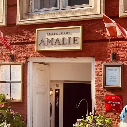 Amalie — photo 42