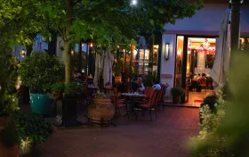 BOSS CAFFE — atmosphere