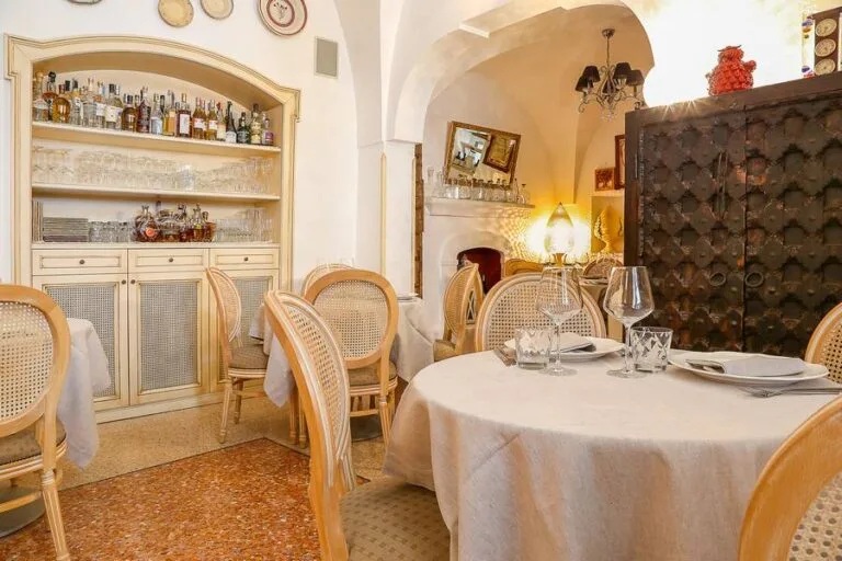 Osteria Piazzetta Cattedrale — atmosphere