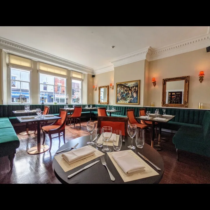 Angel and Royal Hotel — atmosphere