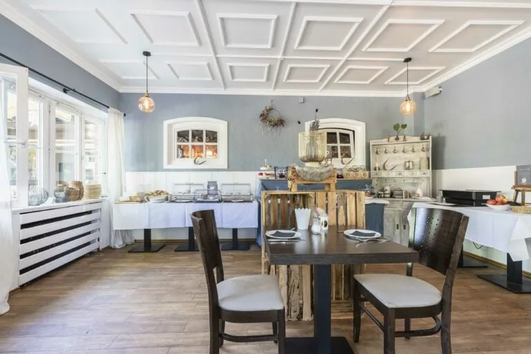 Henry’s Restaurant — photo 37