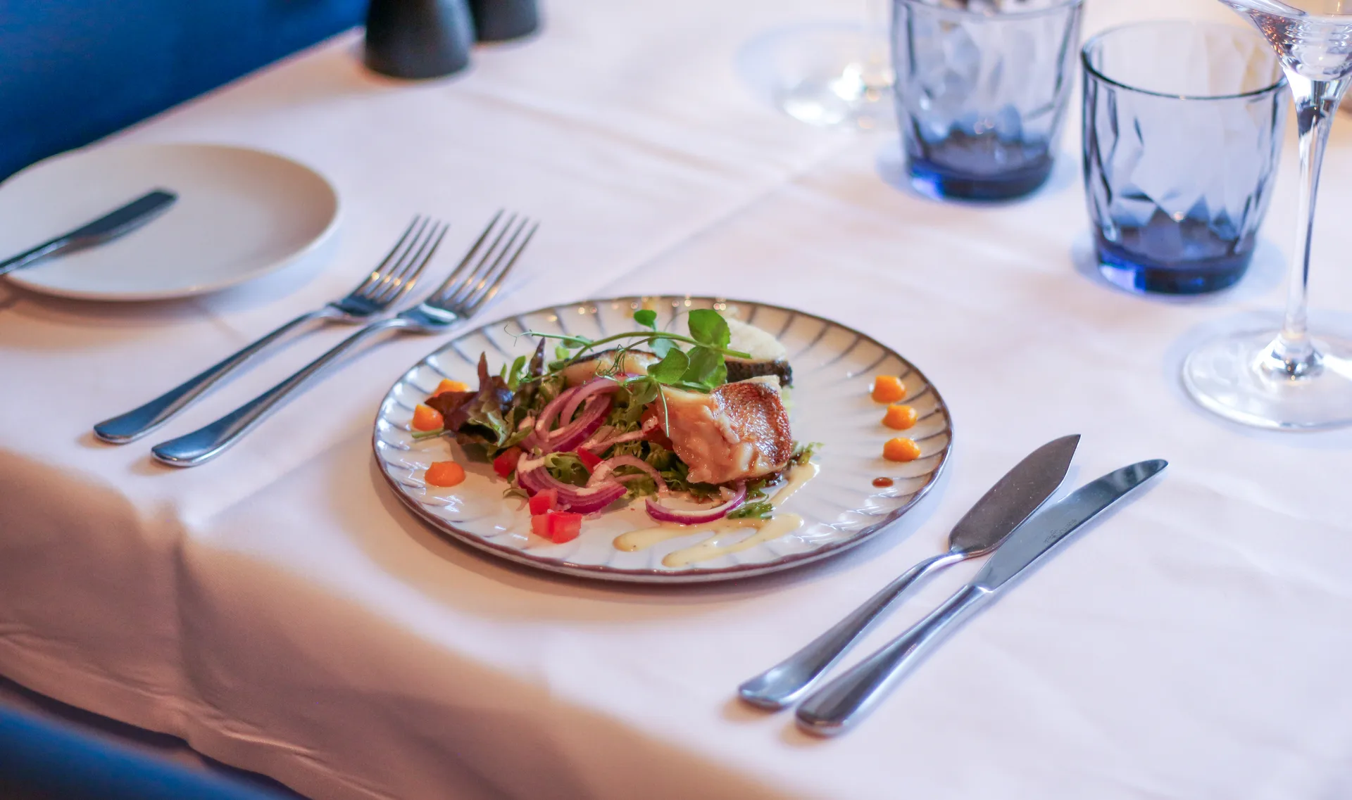 Momo La Crevette — food