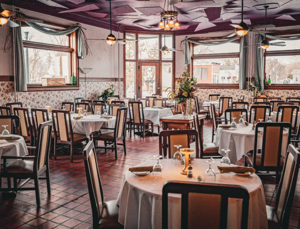 Lake Street Café — atmosphere