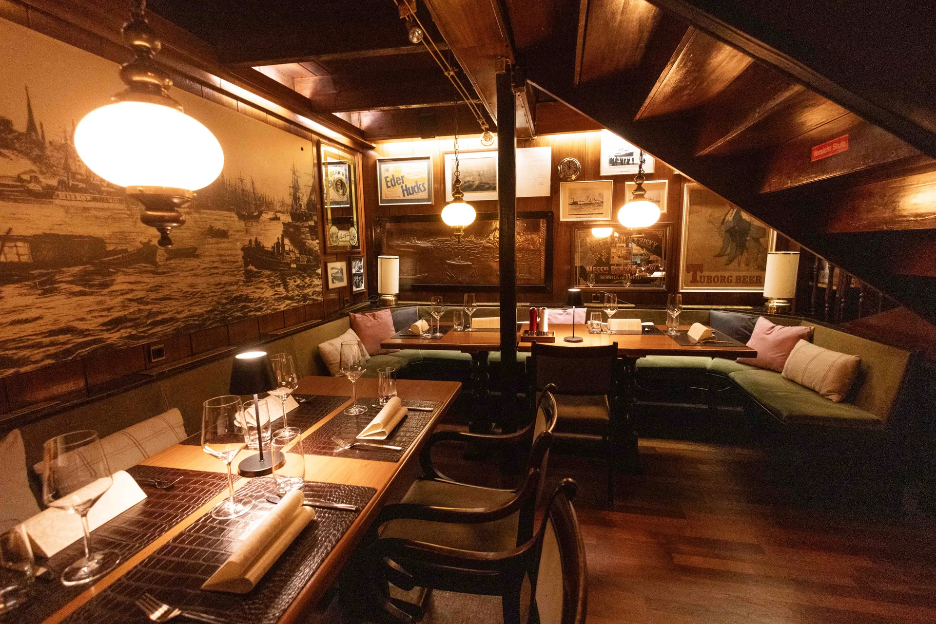 Old Commercial Room — photo 16