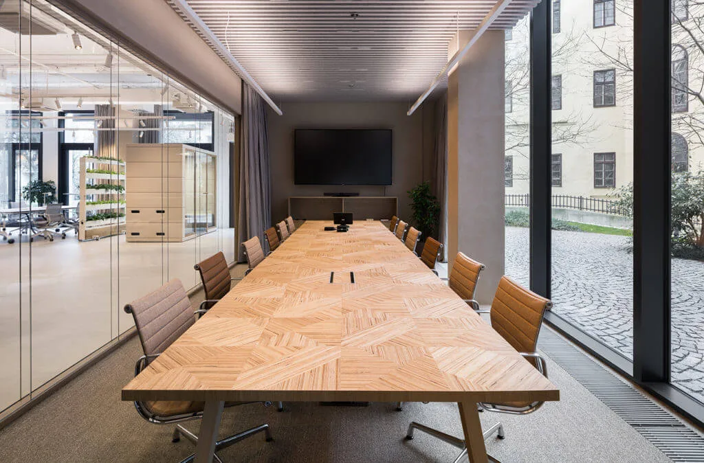 GREEN TABLE — photo 6