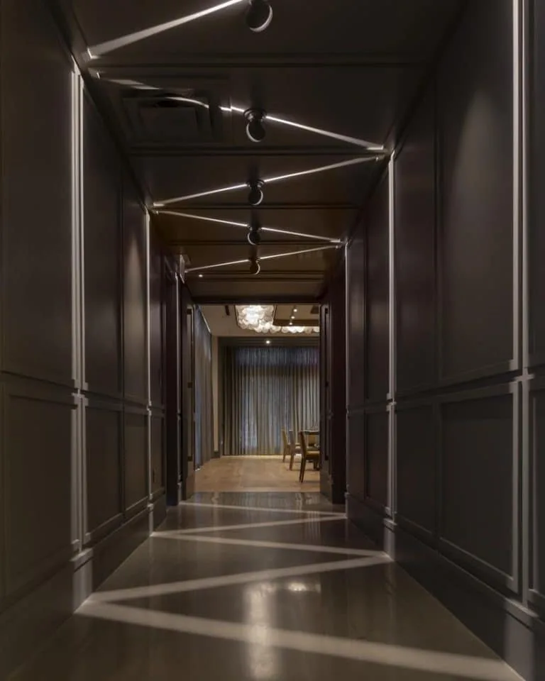 Oak + Violet Restaurant — atmosphere