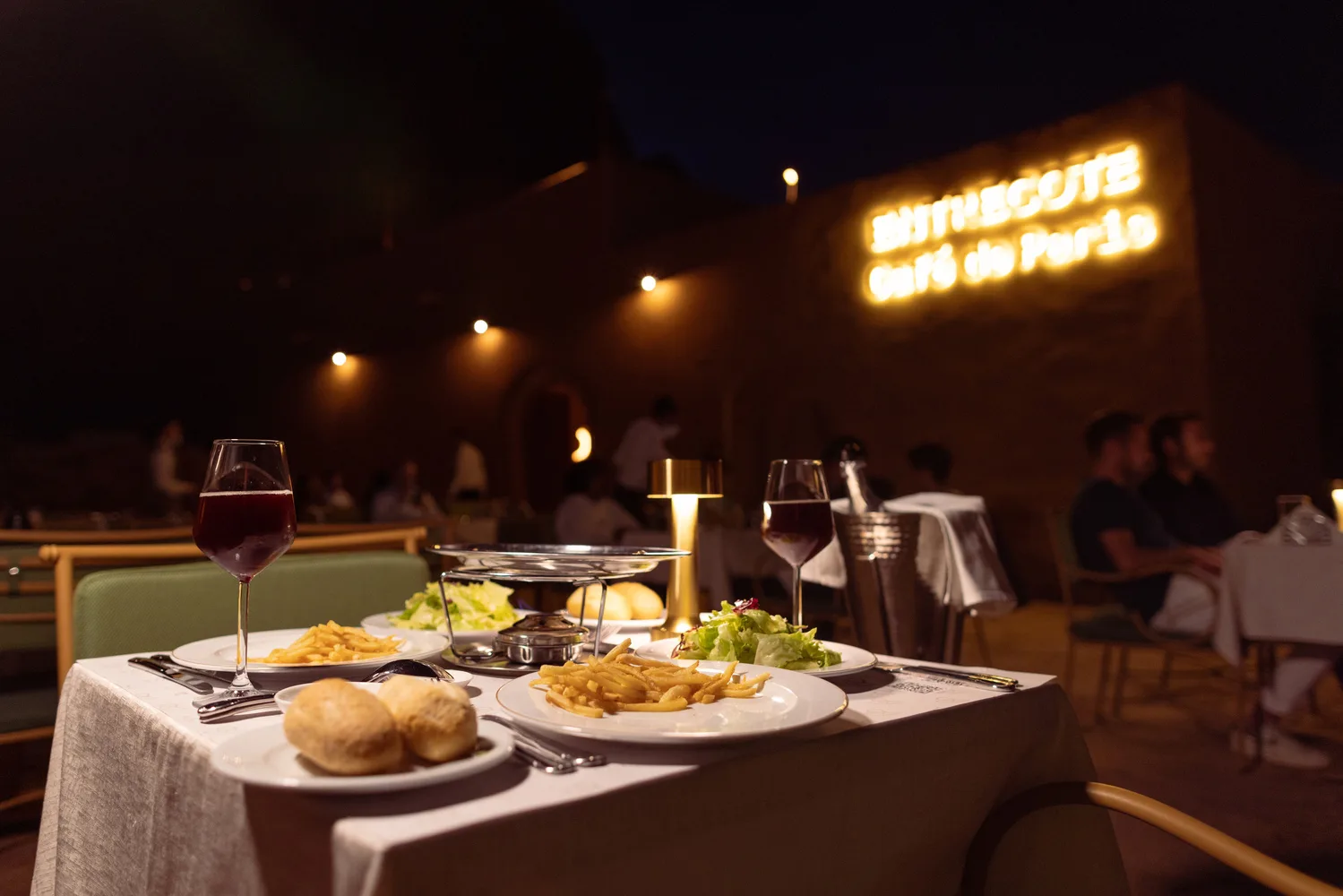 Entrecôte Café de Paris — atmosphere