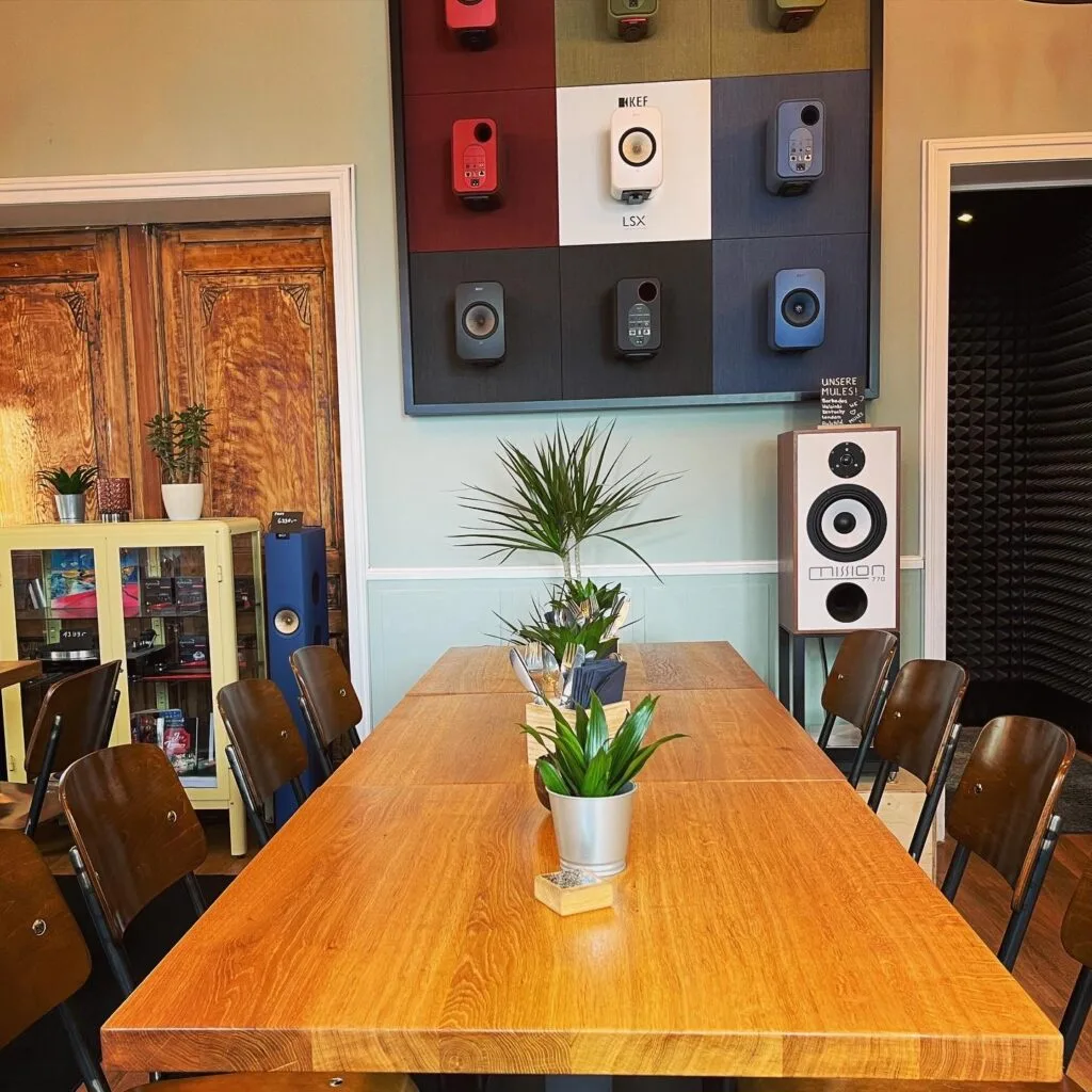 OWLs Bar &amp; Restaurant — photo 13