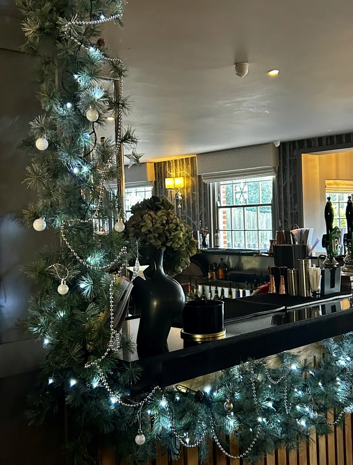 Rose and Crown — atmosphere