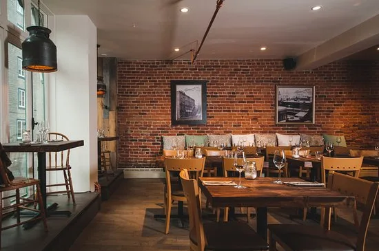 Chez Rioux & Pettigrew — atmosphere