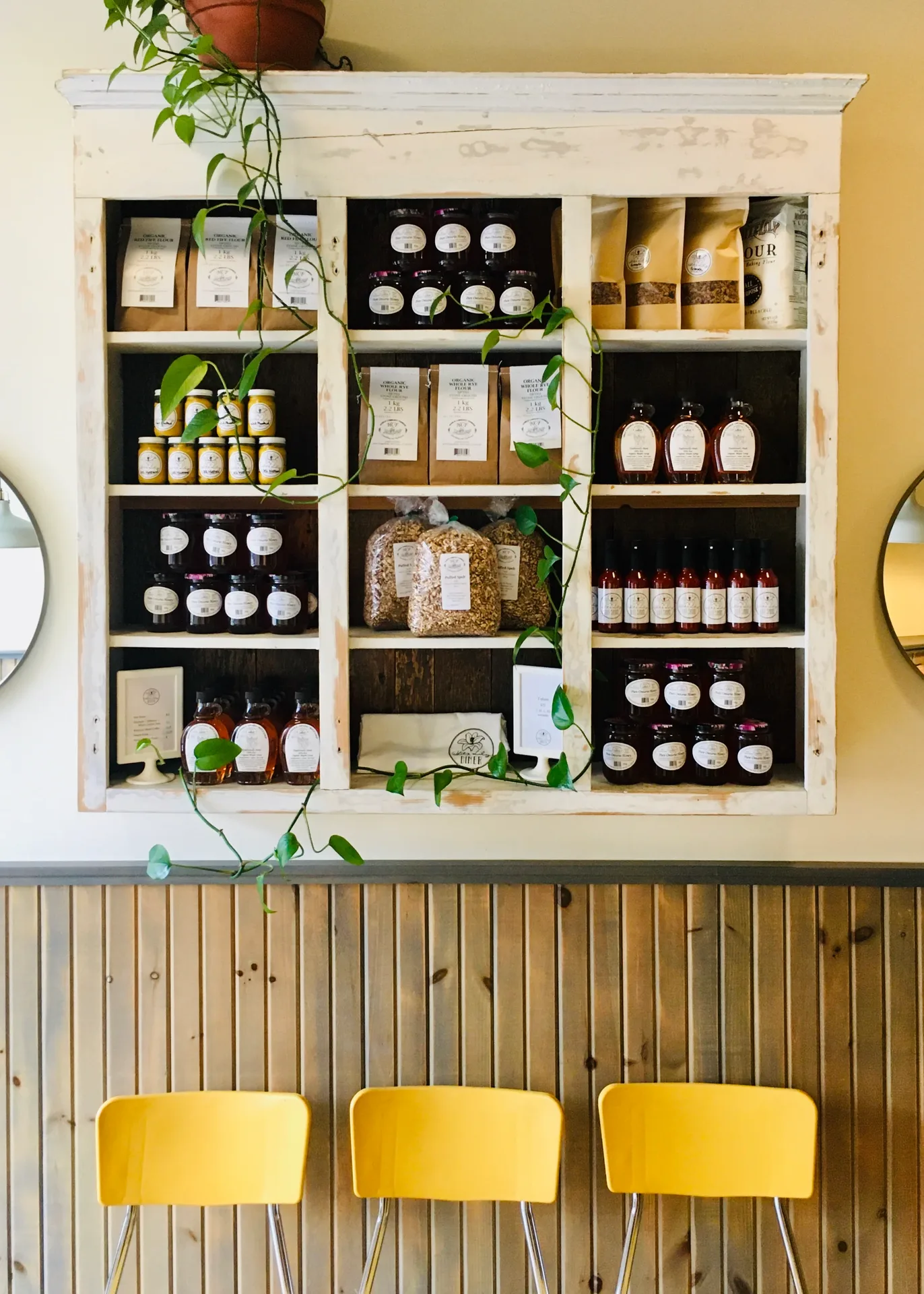 White Lily Diner — atmosphere