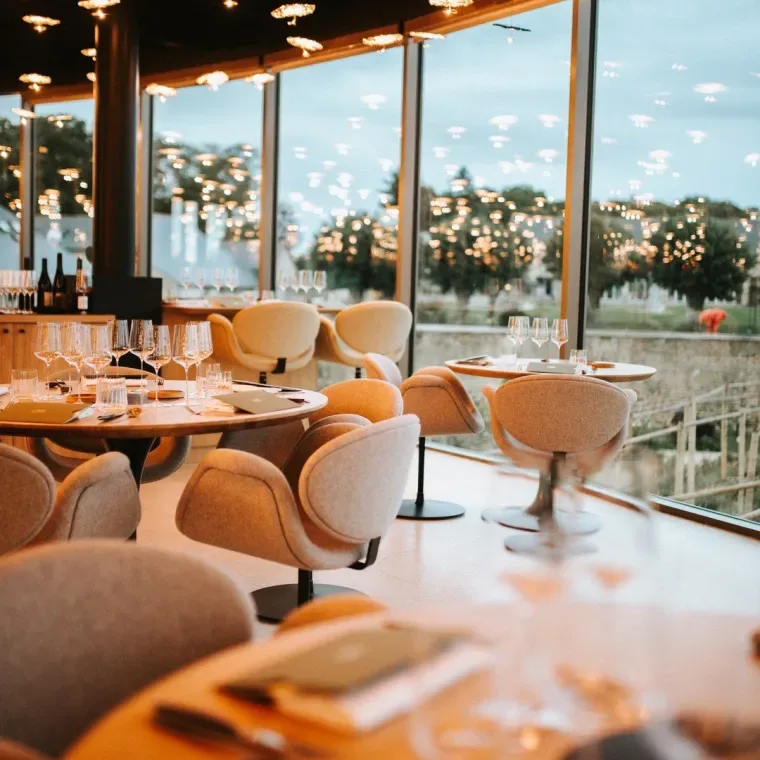 La Table des Pères - Domaine du Château des Pères — atmosphere