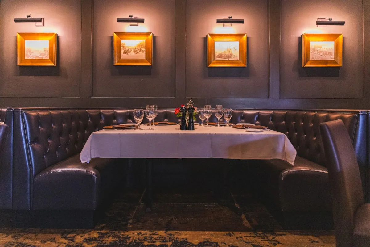 Halls Chophouse — atmosphere