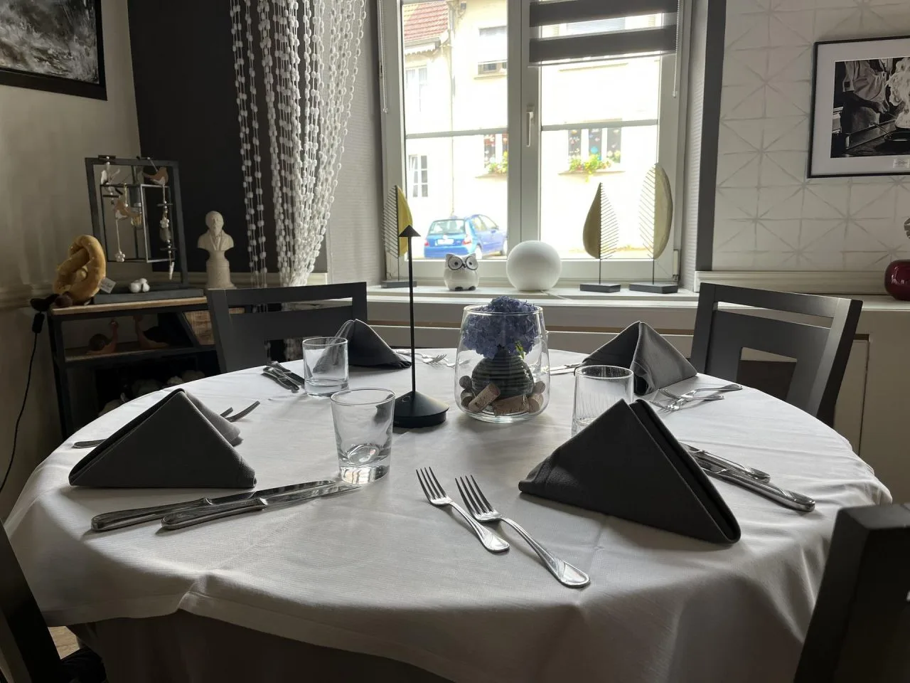 Hostellerie du Prieuré — atmosphere