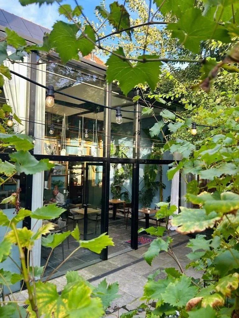 Restobar Verne — atmosphere